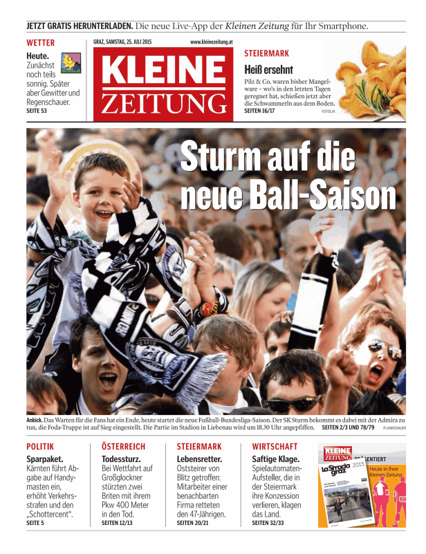 Fans feiern den Saisonstart der Fußball-Bundesliga mit Schals des SK Sturm Graz.