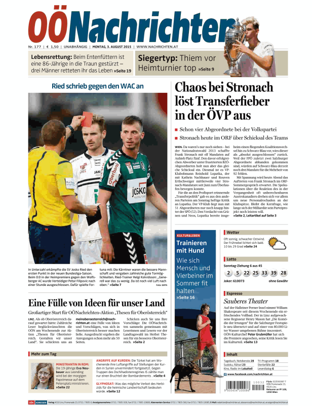 Ein Schiedsrichter zeigt einem Fußballspieler die rote Karte.