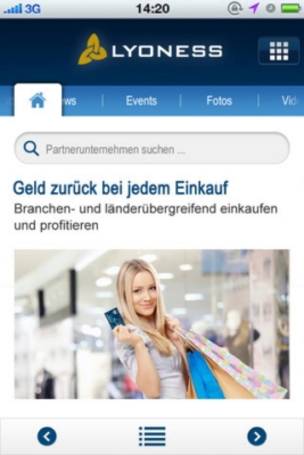 Ein Smartphone zeigt die Webseite von Lyoness mit der Aufschrift „Geld zurück bei jedem Einkauf“.