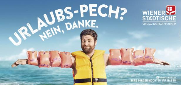 Ein Mann mit Schwimmflügeln und Schwimmweste vor blauem Himmel und Meer wirbt mit dem Slogan „Urlaubs-Pech? Nein, danke.“ für die Wiener Städtische.