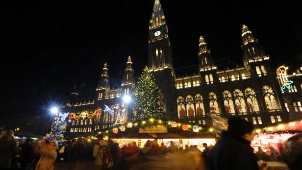 Christkindlmarkt: Der Baum leuchtet