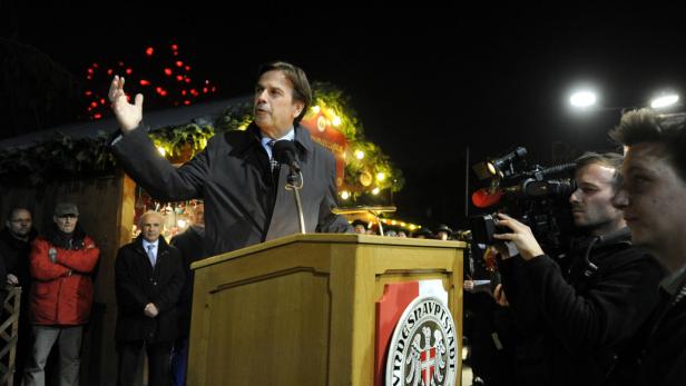 Christkindlmarkt: Der Baum leuchtet