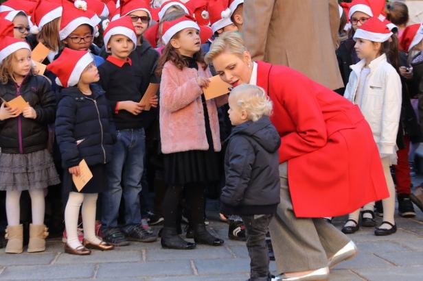 Charlene: Ungewöhnlich lässiger Weihnachtsauftritt