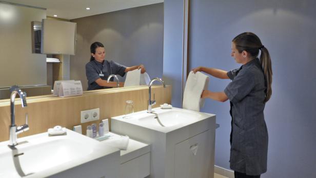 Saubermachen eines Hotelzimmers: Wertvolle Arbeit, die erst auffällt, wenn sie nicht gemacht wird