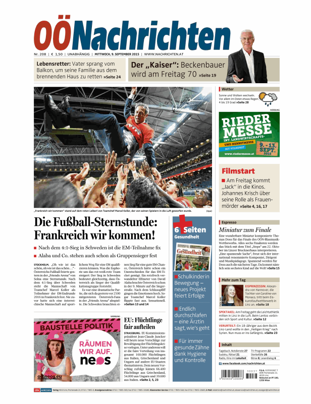 Fußballspieler werfen ihren Teamchef Marcel Koller in die Luft.