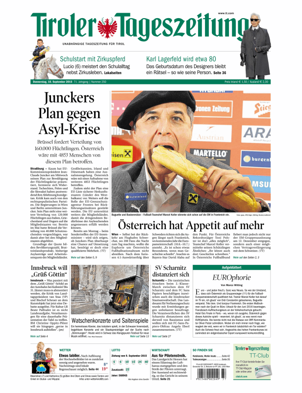 Marcel Koller, der Trainer, isst ein Baguette bei einer Pressekonferenz.