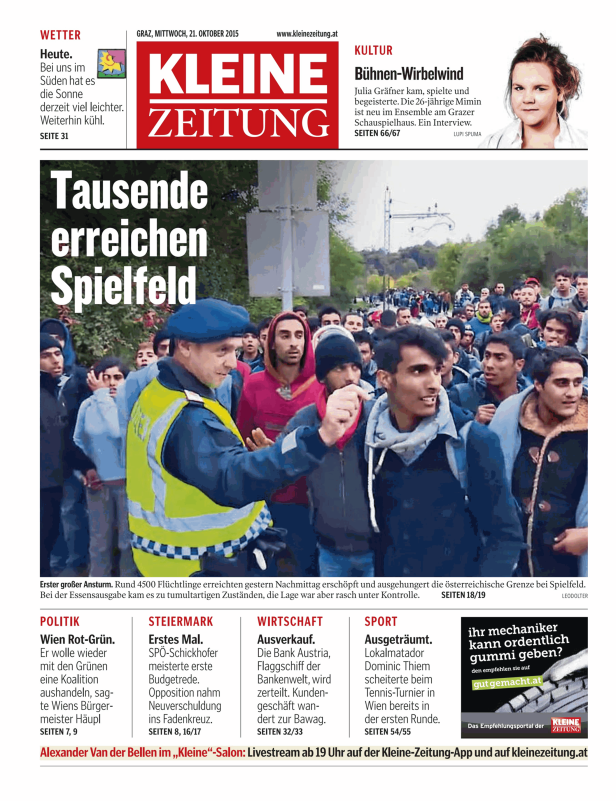Eine Menschenmenge, vermutlich Flüchtlinge, erreicht Spielfeld an der österreichischen Grenze.
