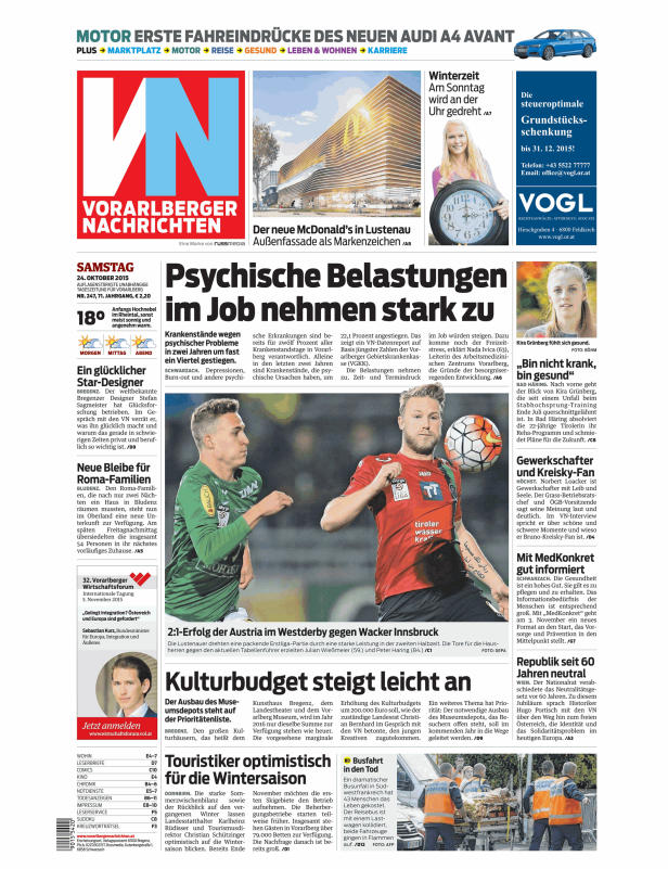 Zwei Fußballspieler während eines Spiels der österreichischen Bundesliga.