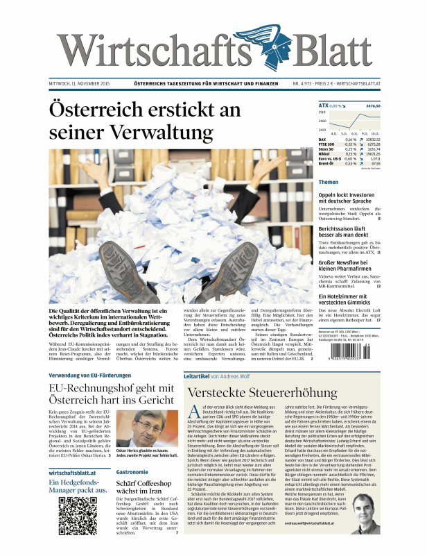 Ein Mann ist unter einem Stapel Papier begraben; Symbolbild für Österreichs Verwaltungslast.