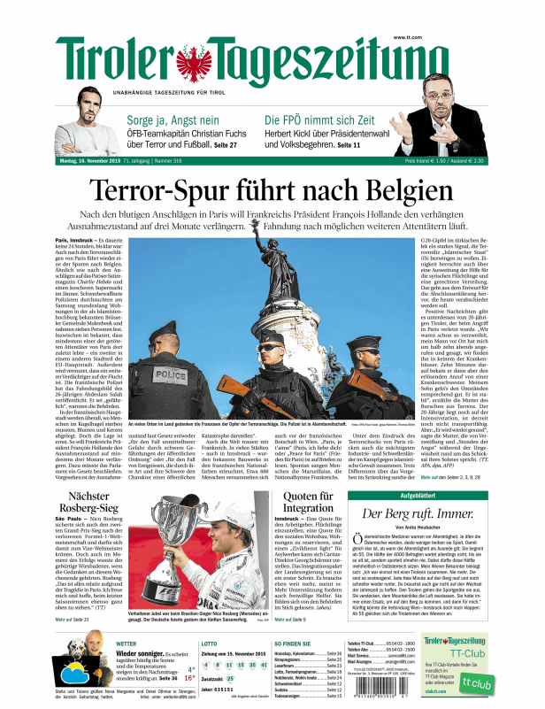 Polizisten stehen vor der Statue der Republik in Paris nach den Terroranschlägen.