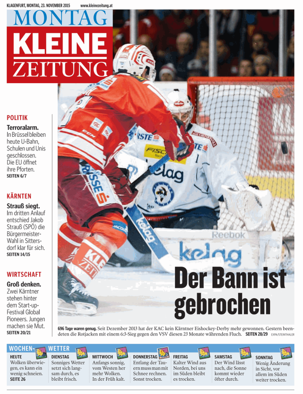 Ein Eishockeyspieler in roter Uniform schießt auf das Tor, das von einem Torwart verteidigt wird.
