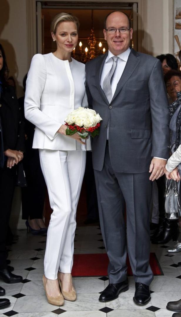 Fürst Albert II. von Monaco und Charlène von Monaco posieren für ein Foto.