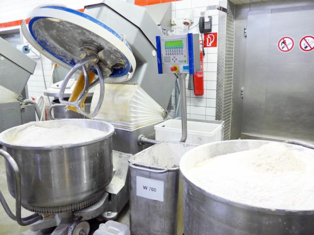 Wie entsteht das Vanillekipferl beim Großbäcker?