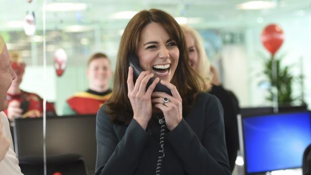 Britain's Catherine, Duchess of Cambridge, speaks William rügt Kate wegen Fremdflirt