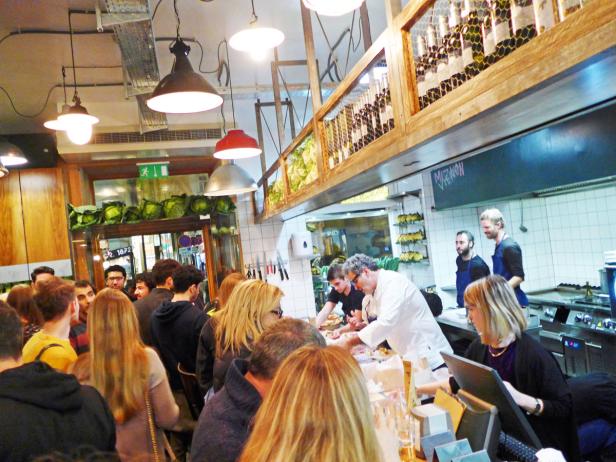 Tel Aviv in Wien: Neues Restaurant Miznon eröffnet heute