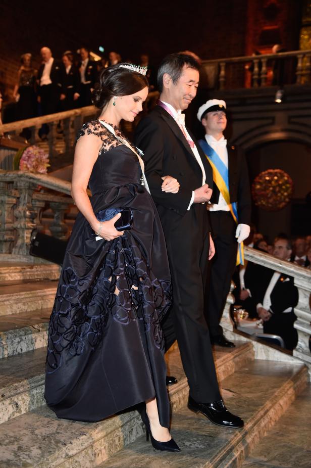 Nobelpreis-Gala: Baby-Bäuche und Nobel-Roben