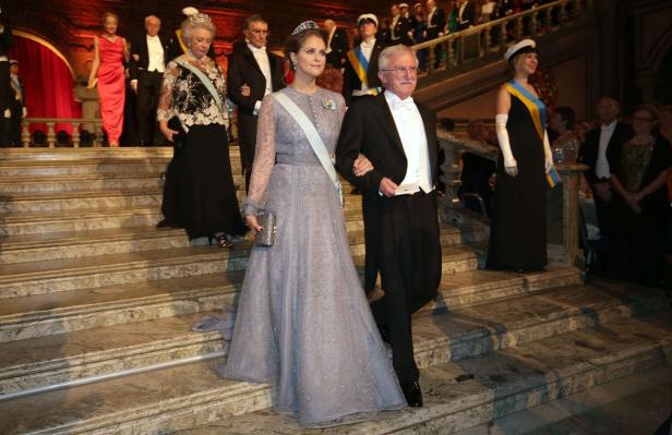 Nobelpreis-Gala: Baby-Bäuche und Nobel-Roben