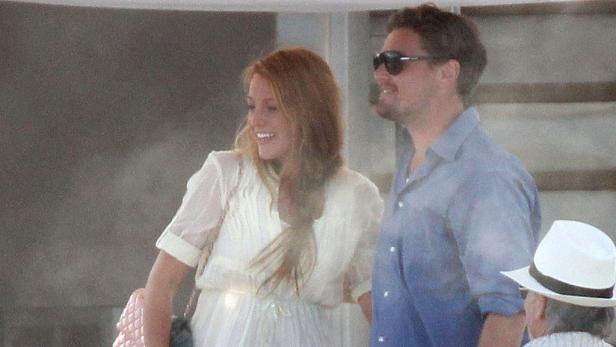 Bar Refaeli turtelt, Leo DiCaprio ist allein