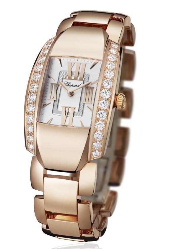 Eine goldene Damenuhr der Marke Chopard mit Diamanten auf dem Zifferblatt.