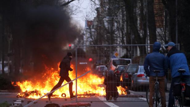 Rund um Neonazi-Demo: Schwere Krawalle in Leipzig