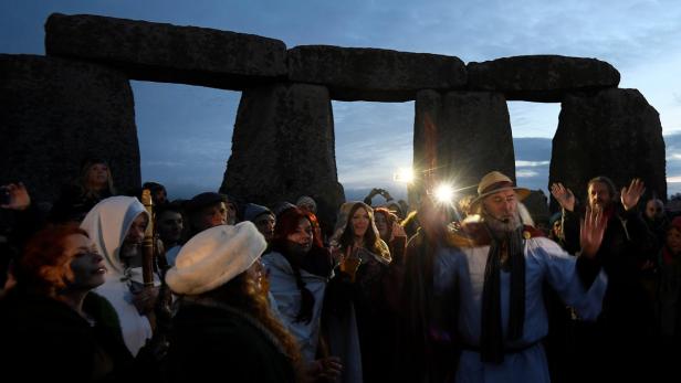 Stonehenge: "Druiden" feiern Wintersonnenwende