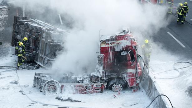 Gefahrengut-Transporter auf A9 brannte: Sperre