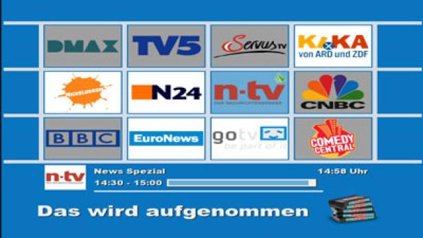 Eine Übersicht verschiedener Fernsehsenderlogos auf einem blauen Bildschirm.