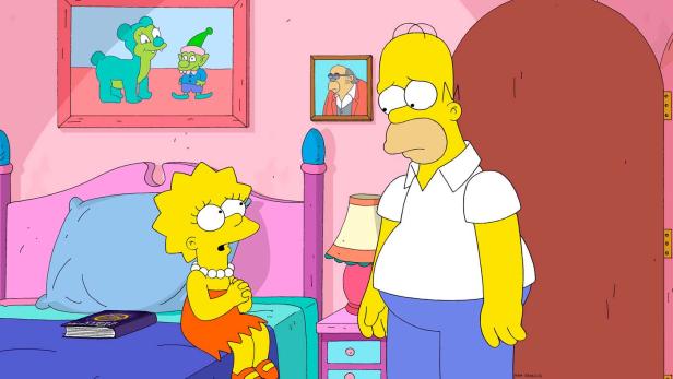Lisa sitzt auf ihrem Bett, während Homer besorgt daneben steht.