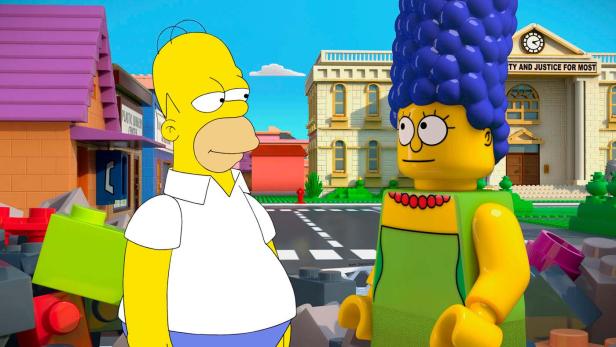 Homer und Marge Simpson als LEGO-Figuren in Springfield.