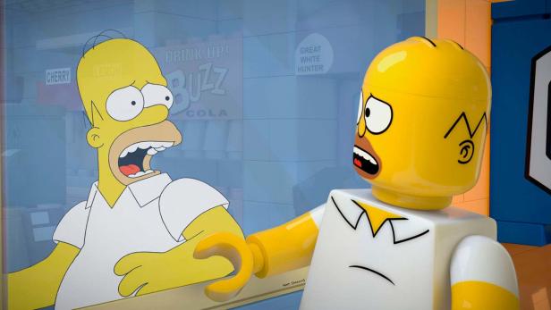 Homer Simpson trifft auf eine Lego-Version von sich selbst.