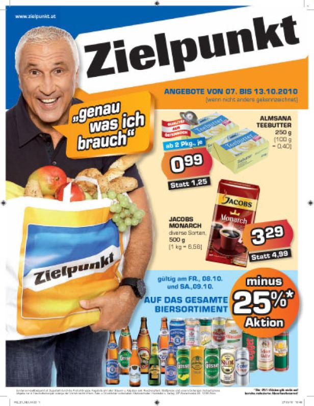 Ein Mann hält eine Einkaufstasche der Supermarktkette Zielpunkt mit Lebensmitteln in der Hand. Im Hintergrund sind Angebote abgebildet.