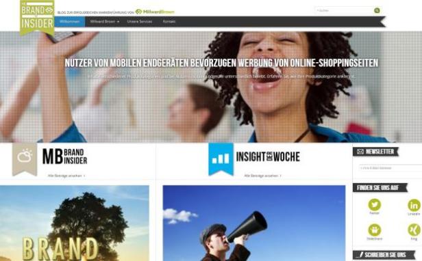 Die Webseite „Brand Insider“ von Millward Brown zeigt eine Frau, die ein Mobiltelefon hochhält.