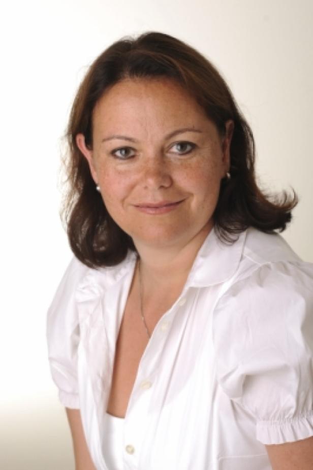 Ilona Hagleitner, Eigentümerin und Geschäftsführerin Mavida Balance Hotel & Spa (c: mavida) Eine Frau mit braunen Haaren und einem weißen Hemd lächelt in die Kamera.