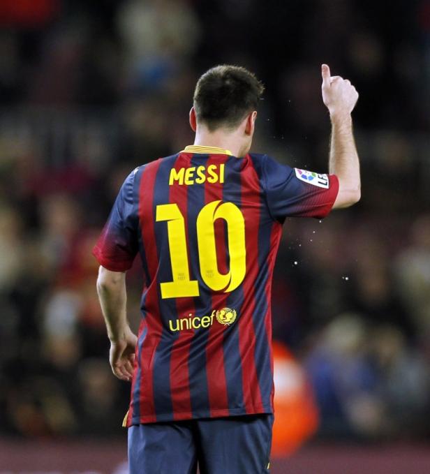 Lionel Messi, von hinten gesehen, mit seinem Trikot mit der Nummer 10.
