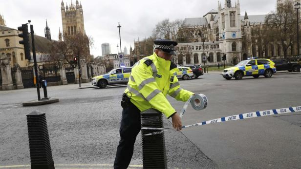 Schüsse vor Parlamentsgebäude in London
