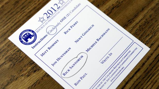 Ein Wahlzettel für die republikanische Präsidentschaftswahl 2012, bei dem Rick Santorum angekreuzt ist.
