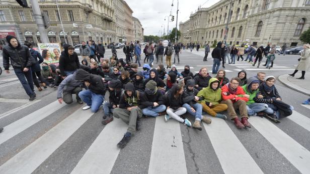 Links gegen rechts: Tumulte bei Demo