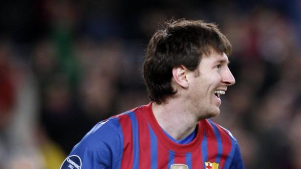 Lionel Messi im Trikot des FC Barcelona lächelt.
