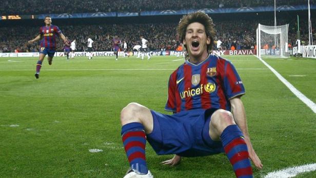 Lionel Messi jubelt auf dem Rasen nach einem Tor für Barcelona.