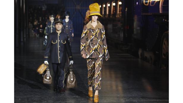 Mode in Paris: Vuitton lieferte Showeinlage