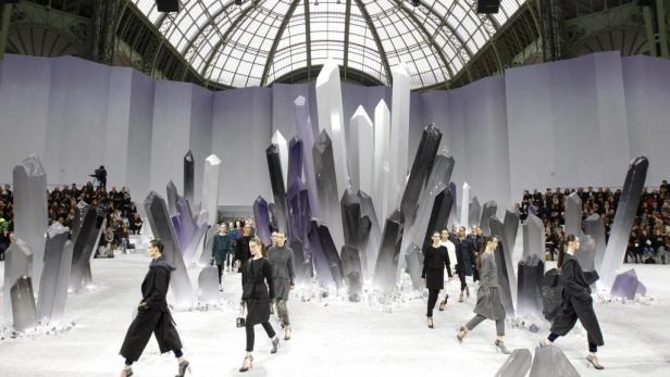 Mode in Paris: Vuitton lieferte Showeinlage