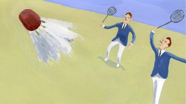 Zwei Männer im Anzug spielen Badminton auf einer gelben Fläche.