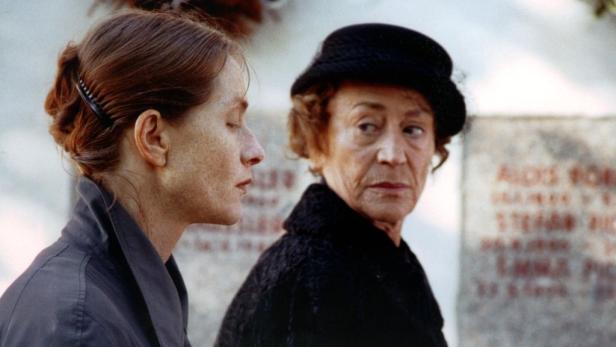 Isabelle Huppert und Emmanuelle Riva in einer Szene aus dem Film „Liebe“.