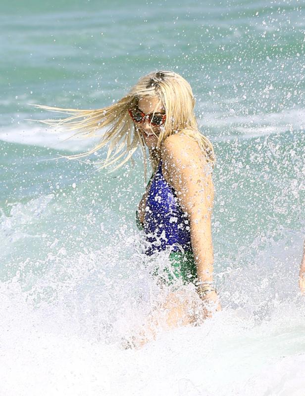 Splish Splash: Rita Oras Kampf mit den Wellen