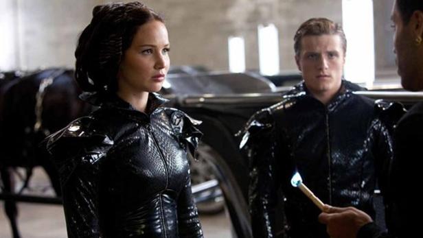 Jennifer Lawrence und Josh Hutcherson in Kostümen für „Die Tribute von Panem“.