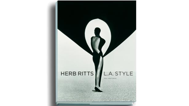 Das Cover des Buches „Herb Ritts: L.A. Style“ zeigt eine Frau in einem schwarzen Kleid.