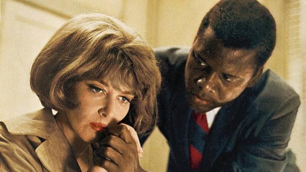 Sidney Poitier und Katharine Houghton in einer Szene aus „Rat mal, wer zum Essen kommt“.