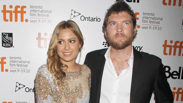 Schauspieler Sam Worthington und seine Begleitung auf dem Toronto International Film Festival 2010.