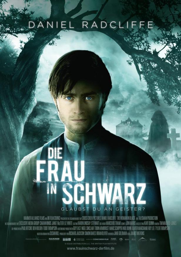 Das Filmplakat für „Die Frau in Schwarz“ mit Daniel Radcliffe im Vordergrund.