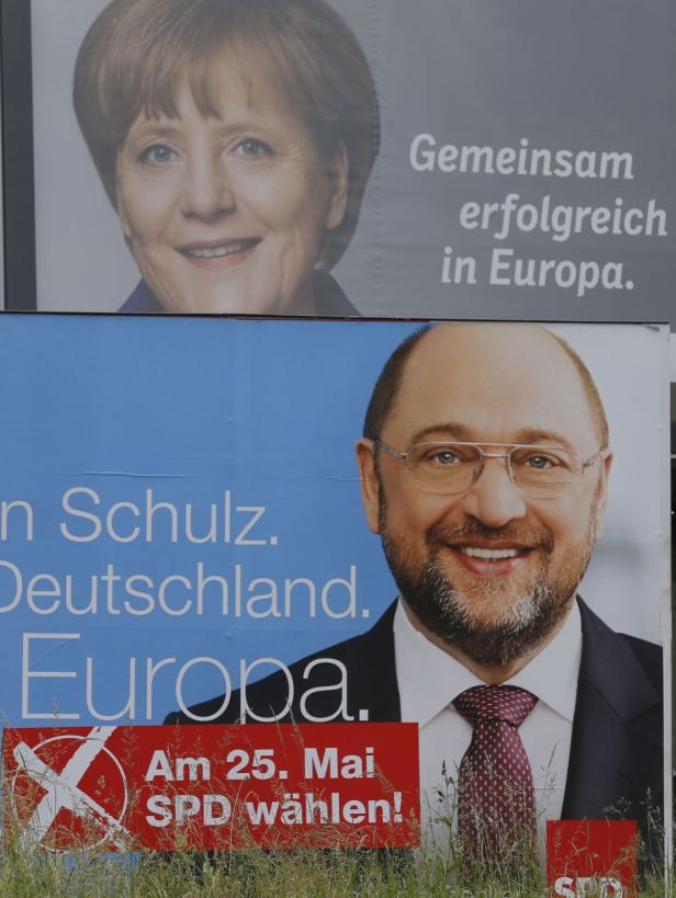 Wahlplakate von Angela Merkel und Martin Schulz zur Europawahl am 25. Mai.
